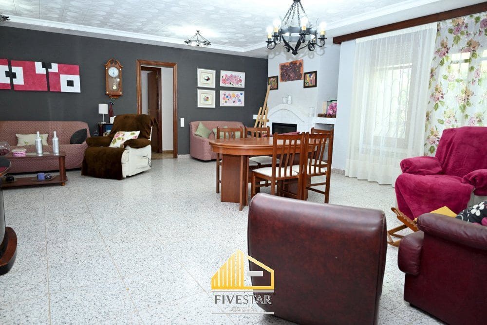 6 soveværelse Villa til salg i Montserrat med swimmingpool garage - € 480.000 (Ref: 9217002)