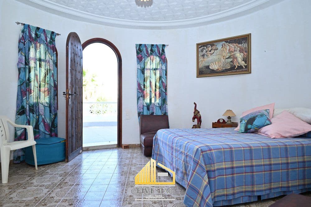 6 soveværelse Villa til salg i Montserrat med swimmingpool garage - € 480.000 (Ref: 9217002)