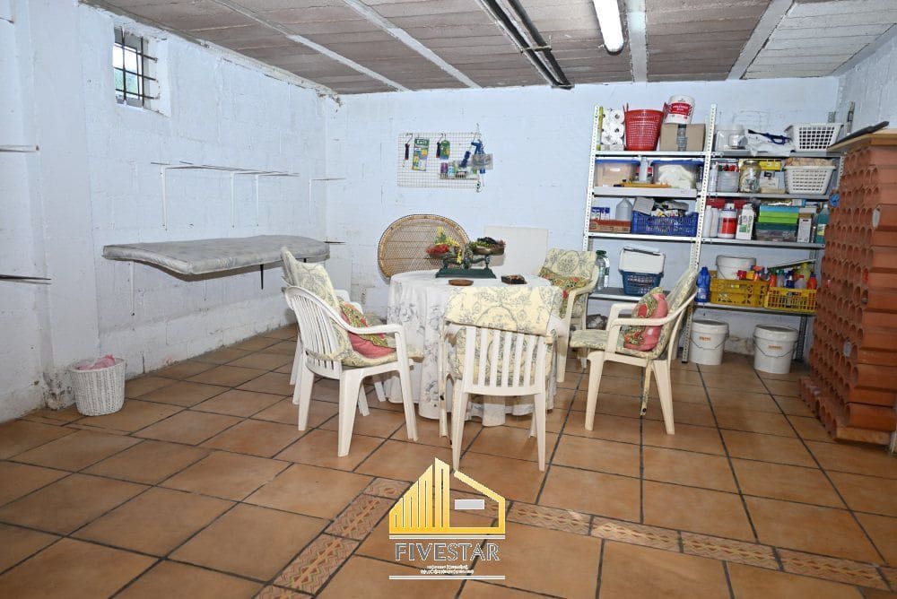 6 soveværelse Villa til salg i Montserrat med swimmingpool garage - € 480.000 (Ref: 9217002)