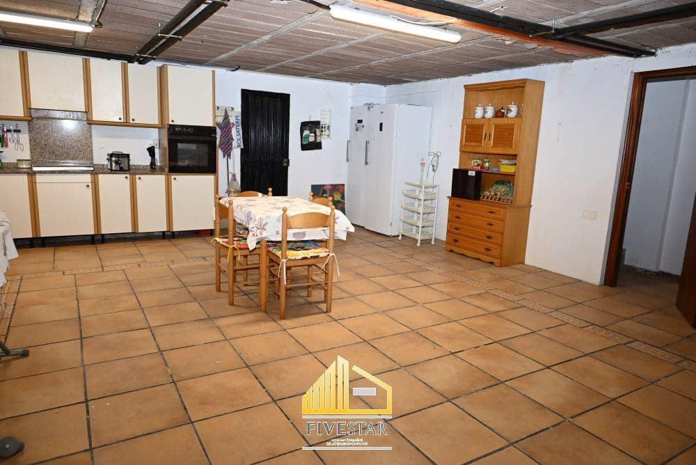 6 soveværelse Villa til salg i Montserrat med swimmingpool garage - € 480.000 (Ref: 9217002)