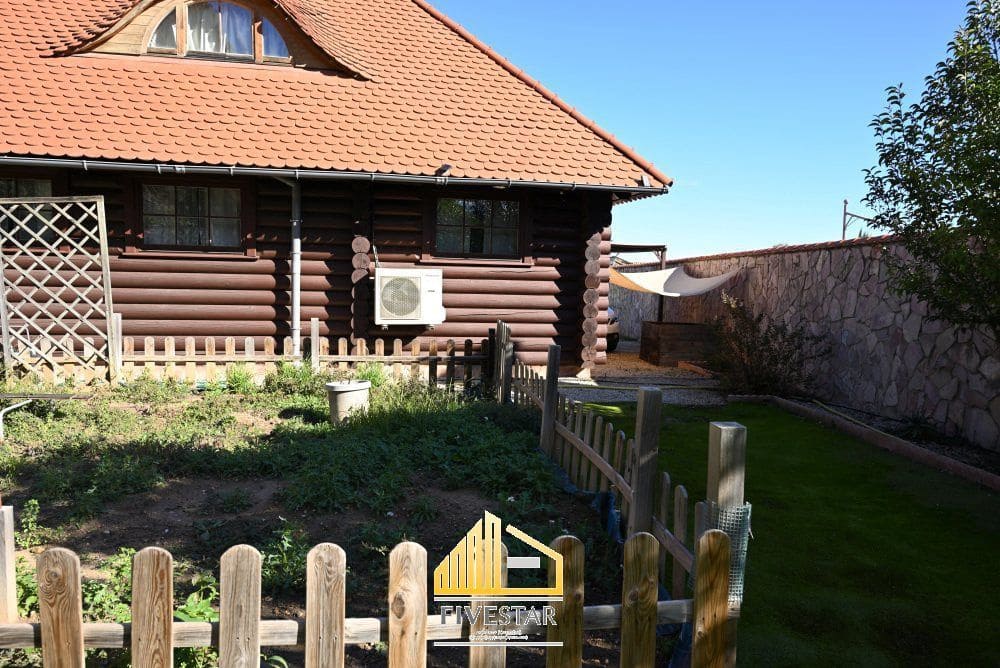 3 soveværelse Villa til salg i Montroy med swimmingpool - € 270.000 (Ref: 9410512)