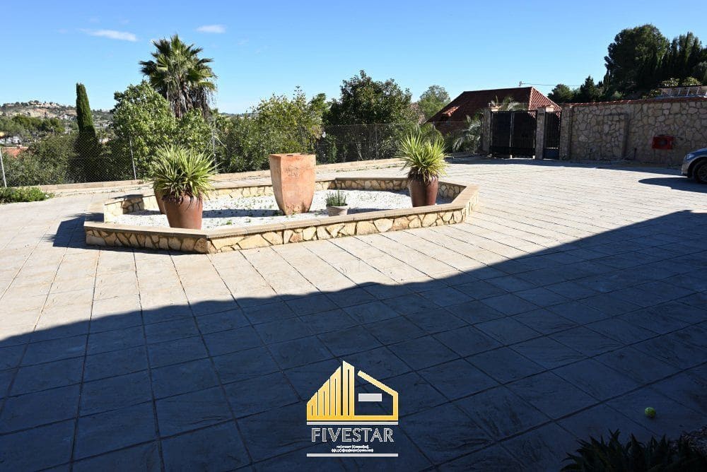 3 soveværelse Villa til salg i Montroy med swimmingpool - € 270.000 (Ref: 9410512)