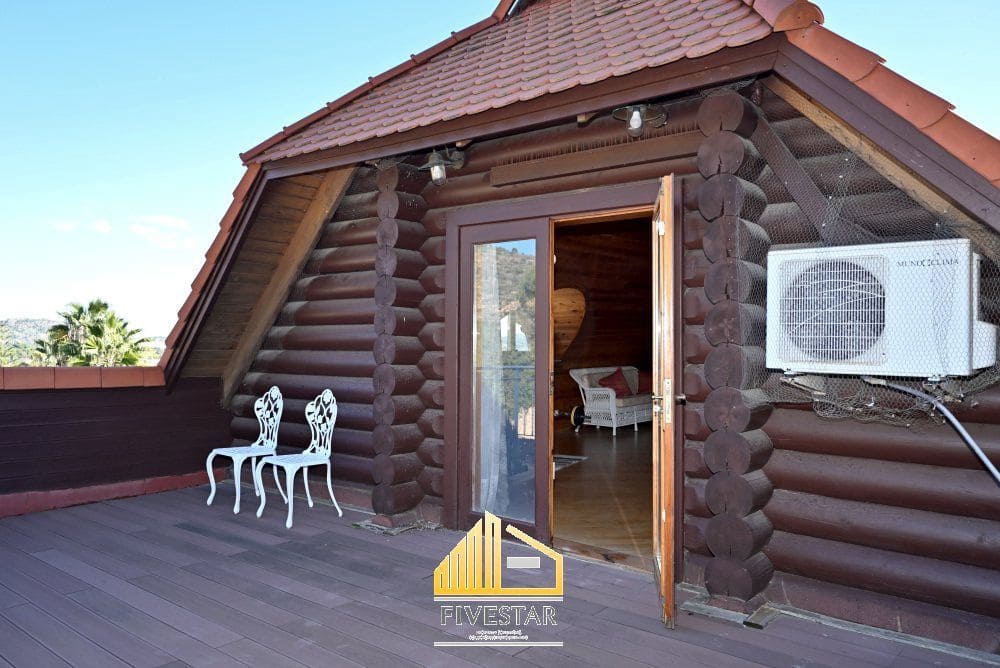 3 soveværelse Villa til salg i Montroy med swimmingpool - € 270.000 (Ref: 9410512)