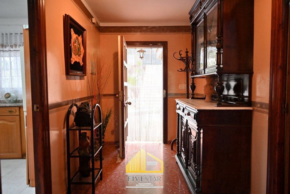 4 soverom Villa til salgs i Montserrat med svømmebasseng garasje - € 399 900 (Ref: 9455821)