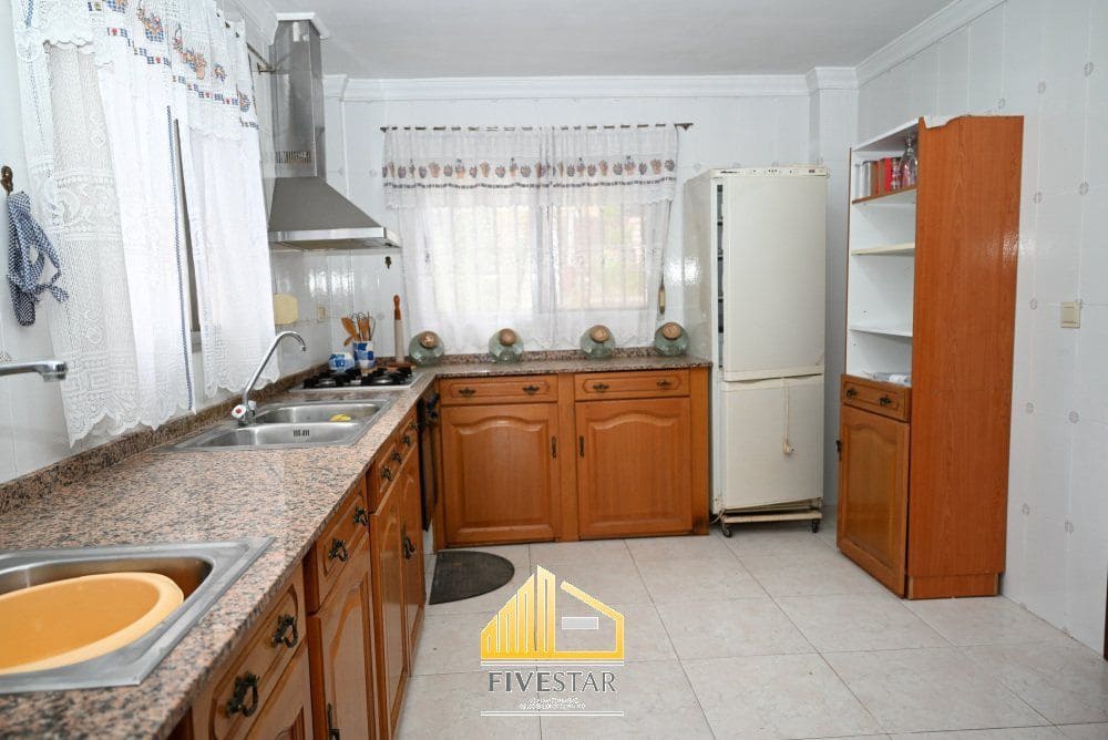 4 soverom Villa til salgs i Montserrat med svømmebasseng garasje - € 399 900 (Ref: 9455821)