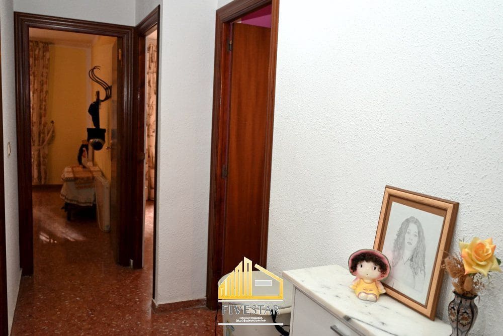 4 soverom Villa til salgs i Montserrat med svømmebasseng garasje - € 399 900 (Ref: 9455821)