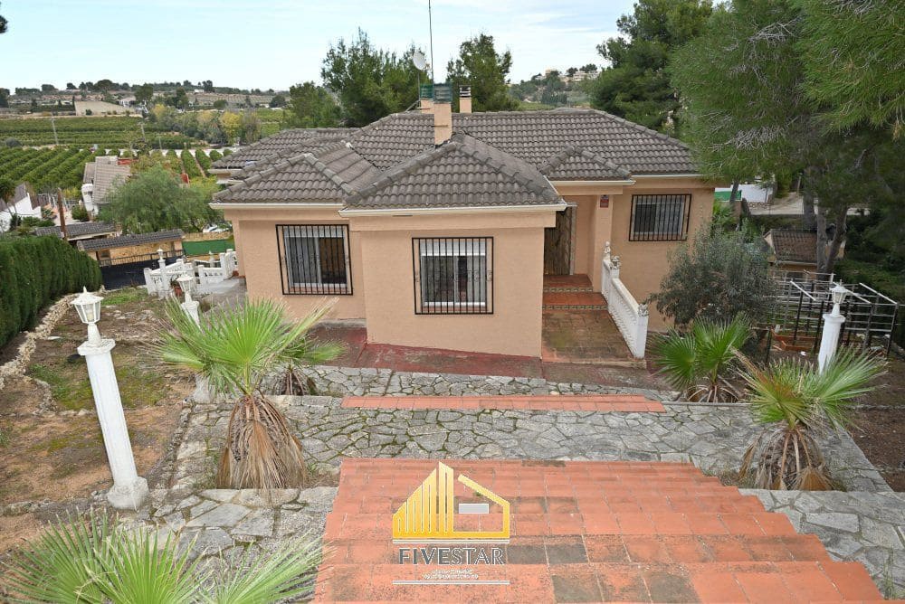 4 soverom Villa til salgs i Montserrat med svømmebasseng garasje - € 399 900 (Ref: 9455821)