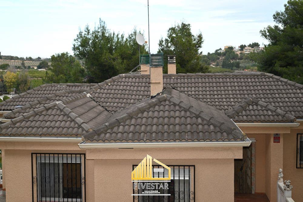 4 soverom Villa til salgs i Montserrat med svømmebasseng garasje - € 399 900 (Ref: 9455821)