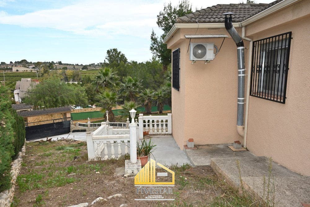 4 soverom Villa til salgs i Montserrat med svømmebasseng garasje - € 399 900 (Ref: 9455821)