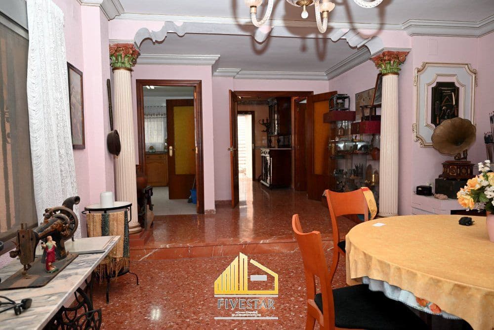 4 soverom Villa til salgs i Montserrat med svømmebasseng garasje - € 399 900 (Ref: 9455821)