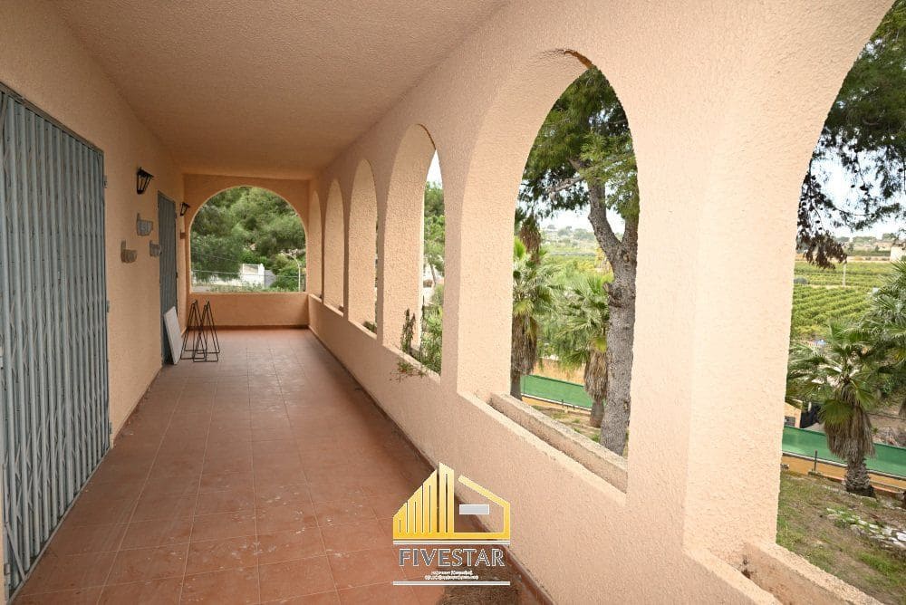 4 soverom Villa til salgs i Montserrat med svømmebasseng garasje - € 399 900 (Ref: 9455821)