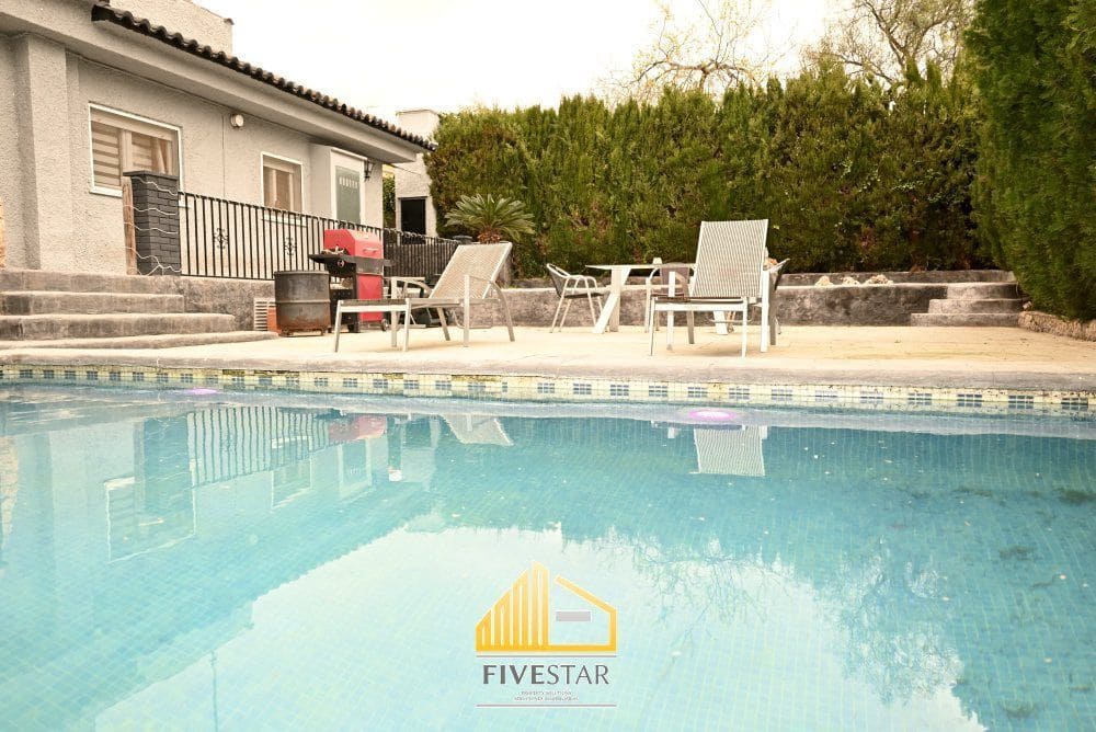 4 soverom Villa til salgs i La Pobla de Vallbona med svømmebasseng garasje - € 415 000 (Ref: 9655620)