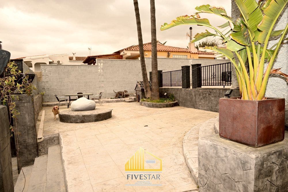 4 soverom Villa til salgs i La Pobla de Vallbona med svømmebasseng garasje - € 415 000 (Ref: 9655620)