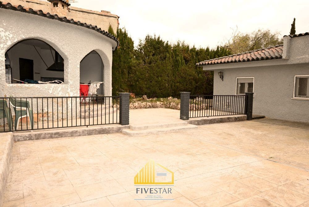 4 soverom Villa til salgs i La Pobla de Vallbona med svømmebasseng garasje - € 415 000 (Ref: 9655620)