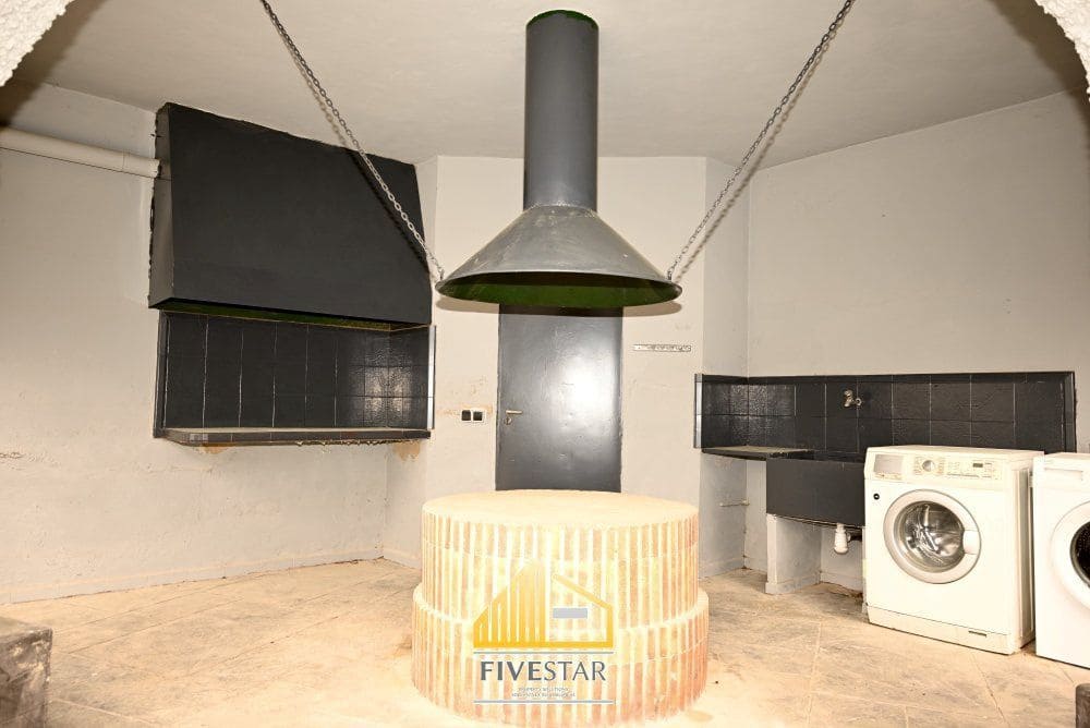 4 soverom Villa til salgs i La Pobla de Vallbona med svømmebasseng garasje - € 415 000 (Ref: 9655620)