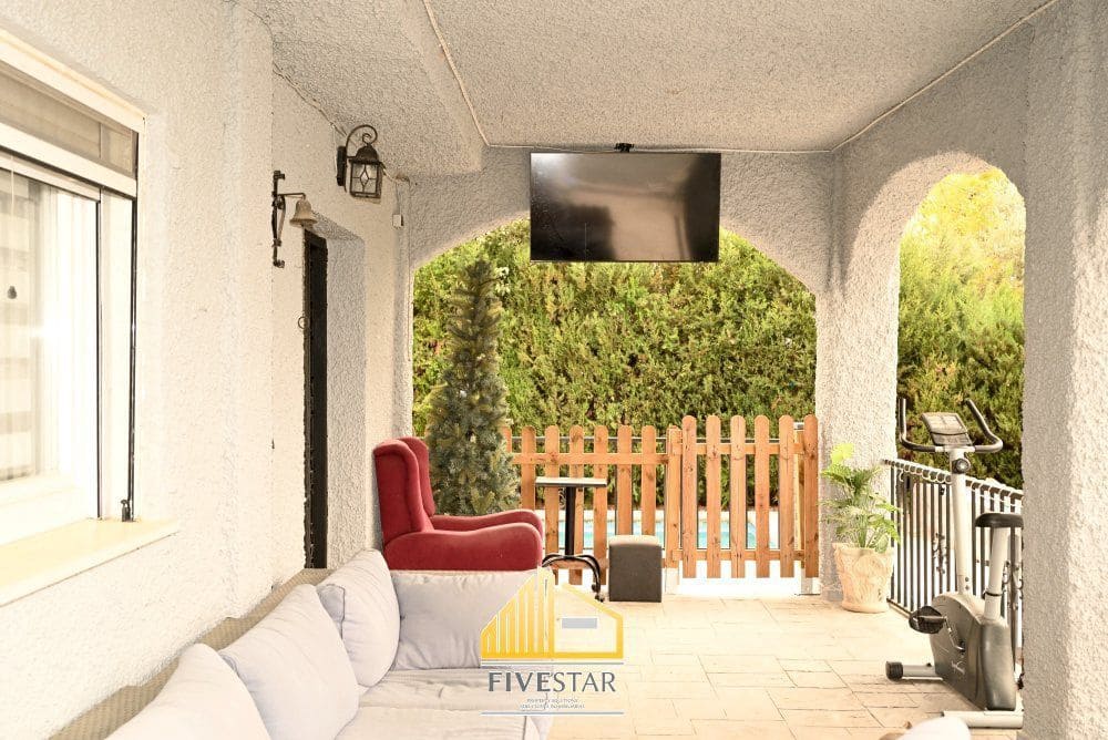 4 soverom Villa til salgs i La Pobla de Vallbona med svømmebasseng garasje - € 415 000 (Ref: 9655620)