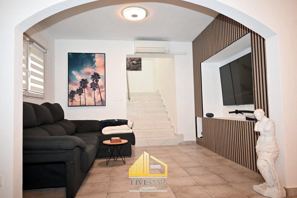 4 soverom Villa til salgs i La Pobla de Vallbona med svømmebasseng garasje - € 415 000 (Ref: 9655620)