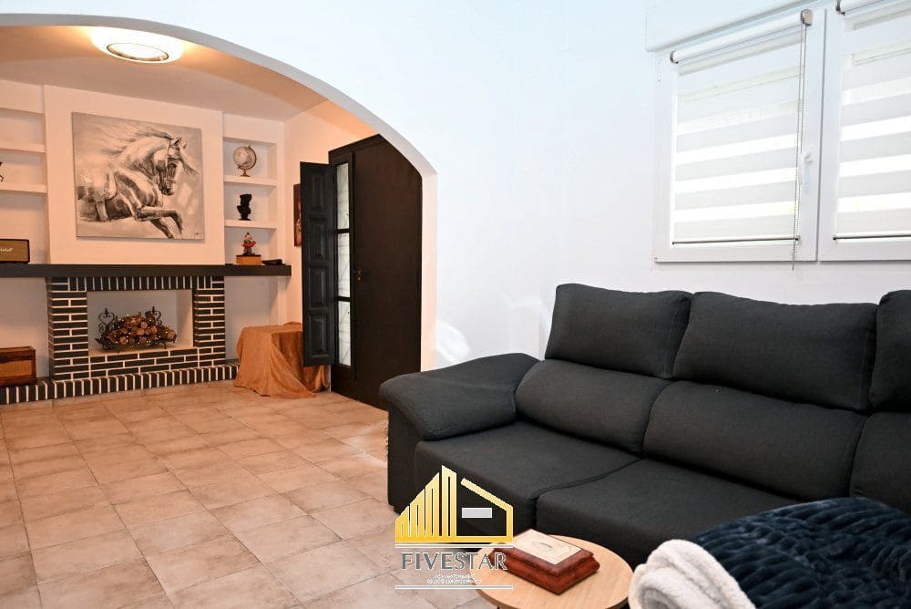 4 soverom Villa til salgs i La Pobla de Vallbona med svømmebasseng garasje - € 415 000 (Ref: 9655620)