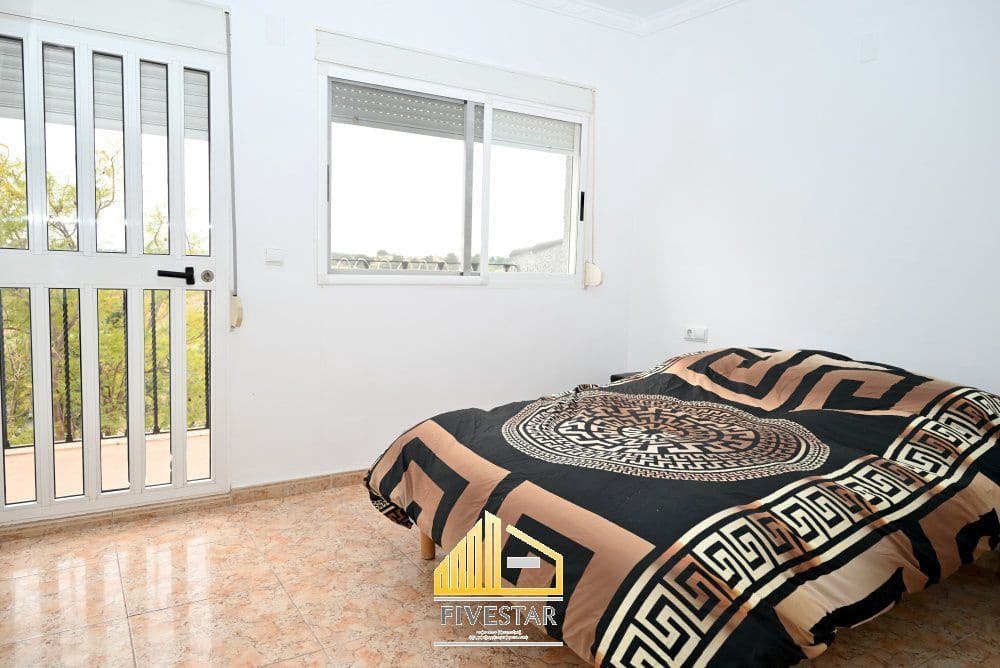 4 soverom Villa til salgs i La Pobla de Vallbona med svømmebasseng garasje - € 415 000 (Ref: 9655620)