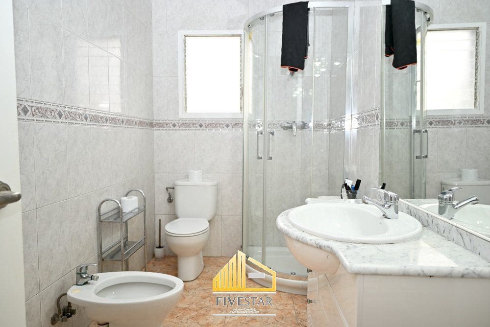 4 soverom Villa til salgs i La Pobla de Vallbona med svømmebasseng garasje - € 415 000 (Ref: 9655620)