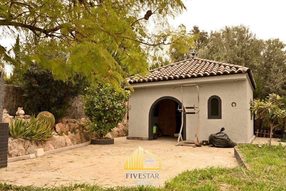 4 soverom Villa til salgs i La Pobla de Vallbona med svømmebasseng garasje - € 415 000 (Ref: 9655620)