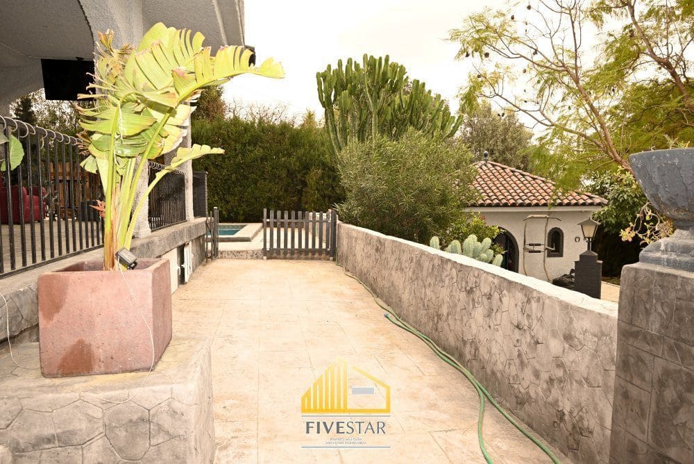 4 soverom Villa til salgs i La Pobla de Vallbona med svømmebasseng garasje - € 415 000 (Ref: 9655620)