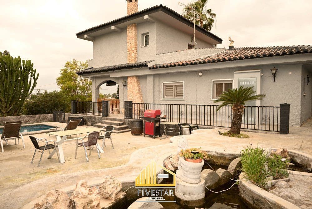 4 soverom Villa til salgs i La Pobla de Vallbona med svømmebasseng garasje - € 415 000 (Ref: 9655620)