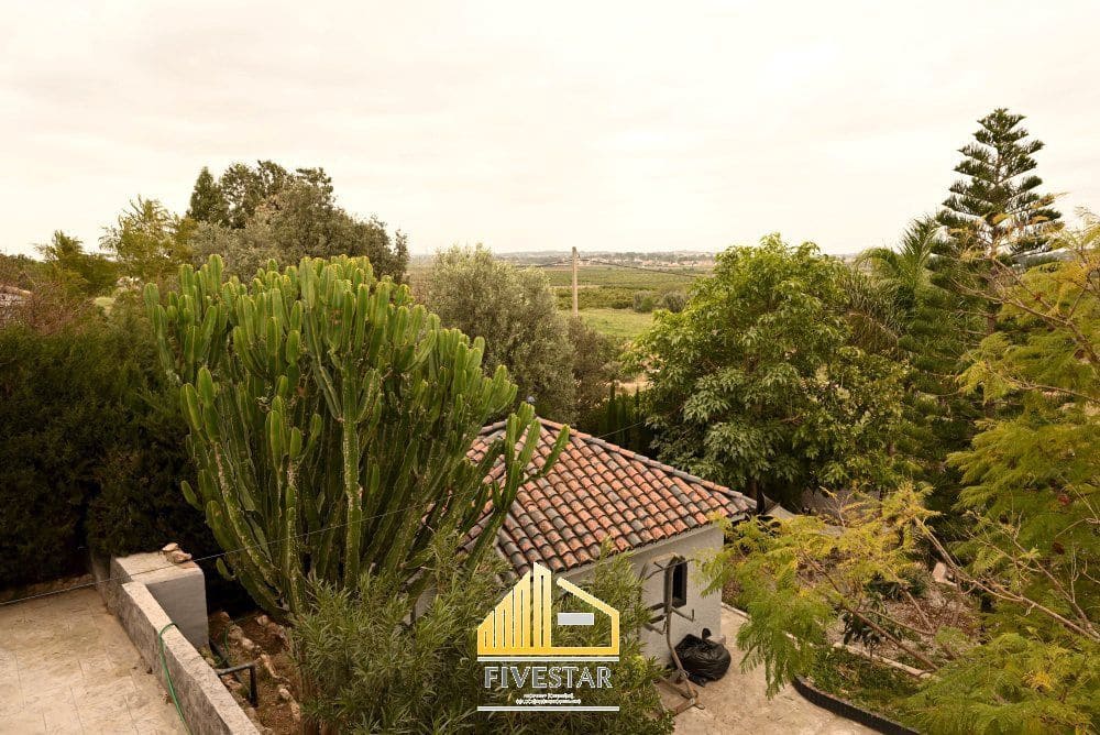 4 soverom Villa til salgs i La Pobla de Vallbona med svømmebasseng garasje - € 415 000 (Ref: 9655620)