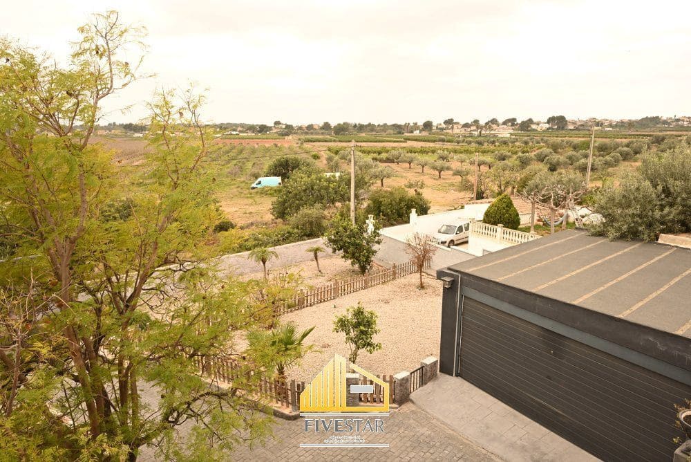 4 soverom Villa til salgs i La Pobla de Vallbona med svømmebasseng garasje - € 415 000 (Ref: 9655620)