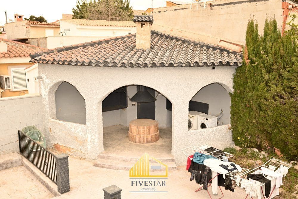 4 soverom Villa til salgs i La Pobla de Vallbona med svømmebasseng garasje - € 415 000 (Ref: 9655620)