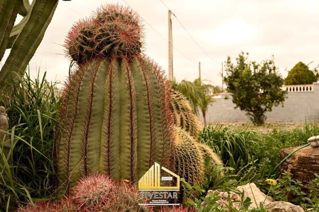 4 soverom Villa til salgs i La Pobla de Vallbona med svømmebasseng garasje - € 415 000 (Ref: 9655620)