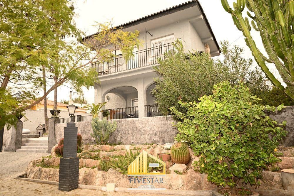 4 soverom Villa til salgs i La Pobla de Vallbona med svømmebasseng garasje - € 415 000 (Ref: 9655620)