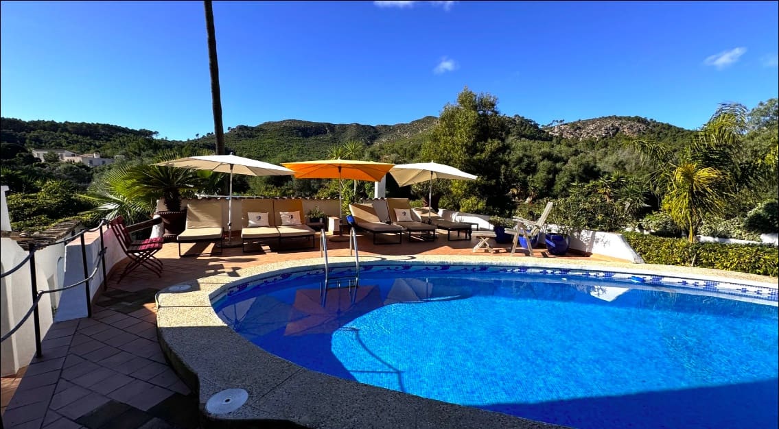 6 soveværelse Finca/Landehus til salg i Andratx med swimmingpool garage - € 1.500.000 (Ref: 9057046)