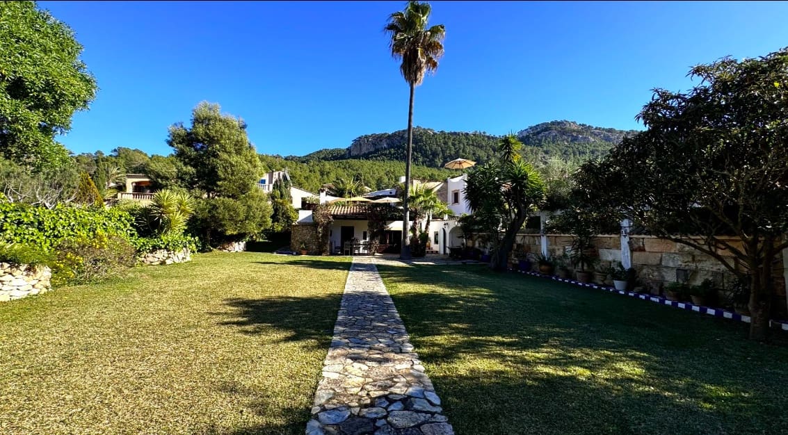 6 soveværelse Finca/Landehus til salg i Andratx med swimmingpool garage - € 1.500.000 (Ref: 9057046)