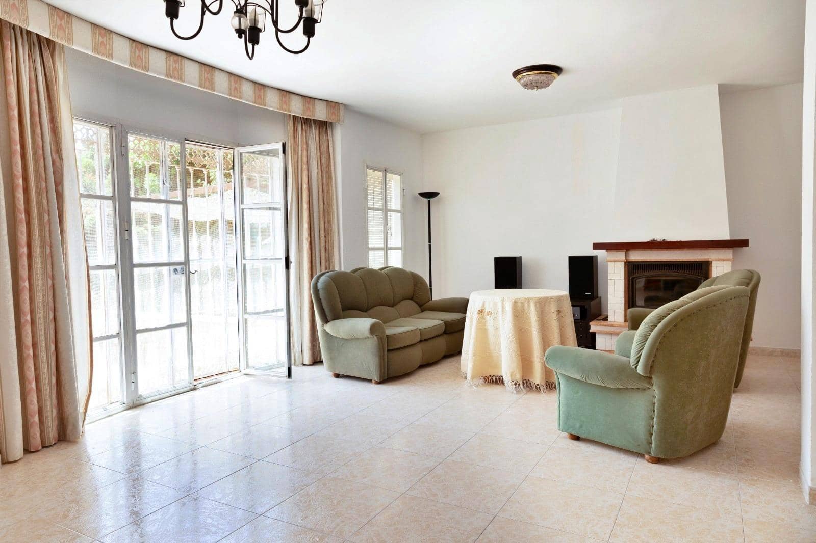 4 Zimmer Reihenhaus zu verkaufen in Velez-Malaga mit Pool - 480.000 € (Ref: 10000219)