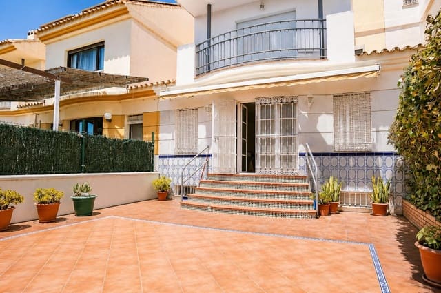 4 soverom Rekkehus til salgs i Vélez-Málaga med svømmebasseng - € 480 000 (Ref: 10000219)