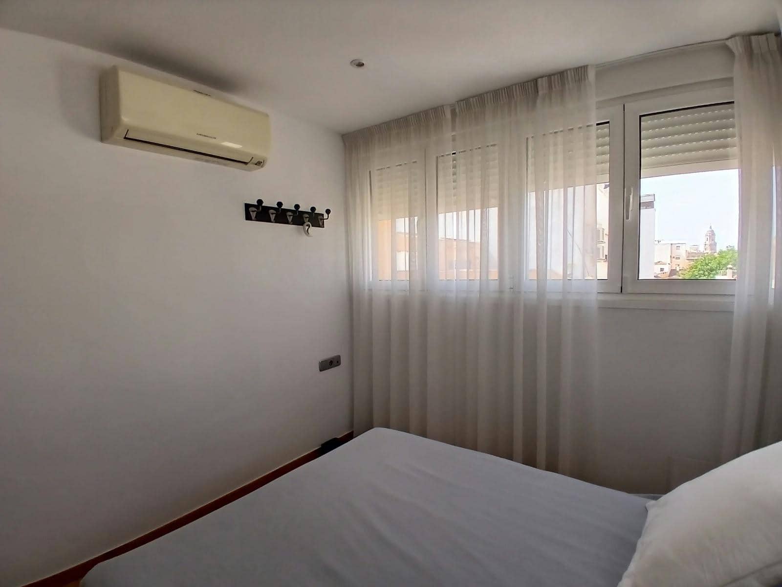 Piso de 2 habitaciones en Málaga ciudad en alquiler - 1.200 € (Ref: 10045001)