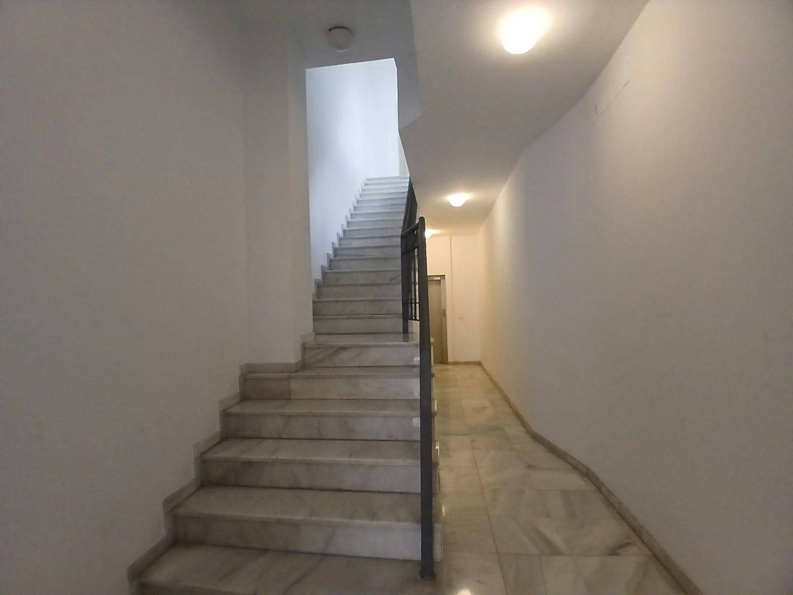 Piso de 2 habitaciones en Málaga ciudad en alquiler - 1.200 € (Ref: 10045001)