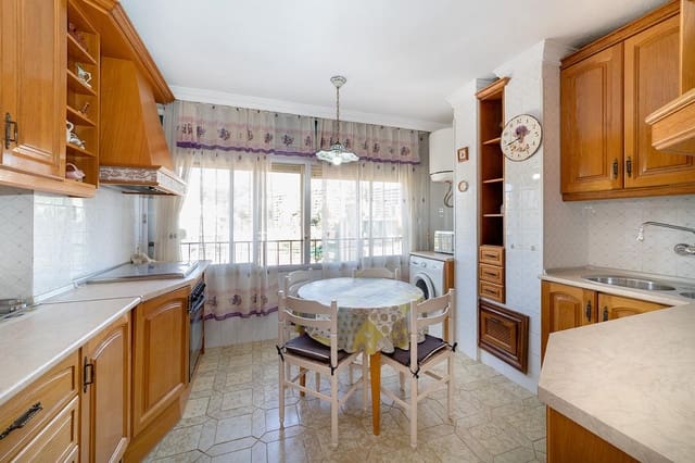 3 soveværelse Lejlighed til salg i El Palo, Málaga by med garage - € 545.000 (Ref: 10055479)