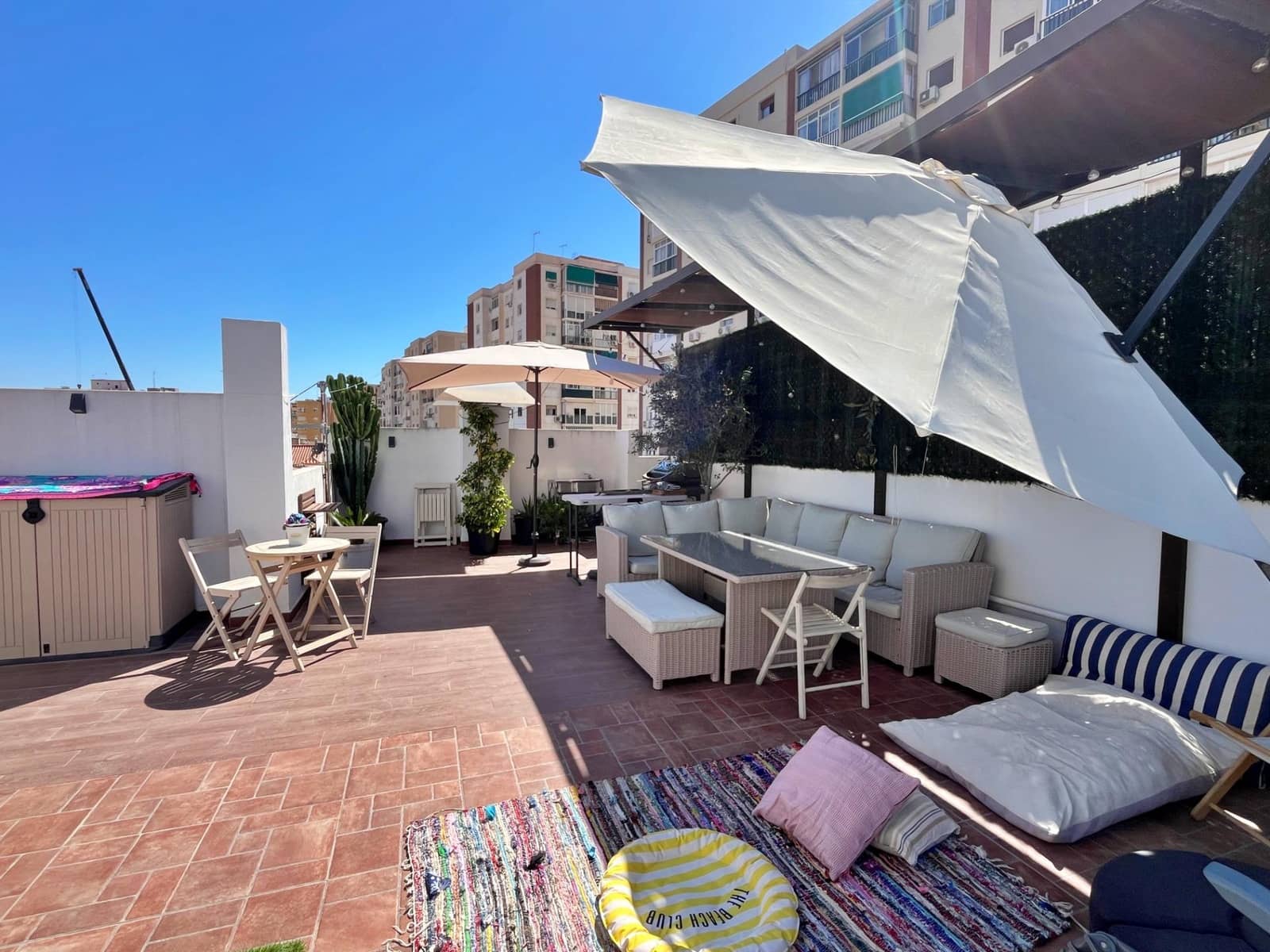 5 soveværelse Byhus til salg i Malaga by med swimmingpool - € 520.000 (Ref: 10102533)
