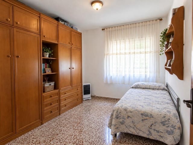 3 slaapkamer Flat te koop in Parque Mediterraneo, Málaga stad met garage - € 365.000 (Ref: 10177372)