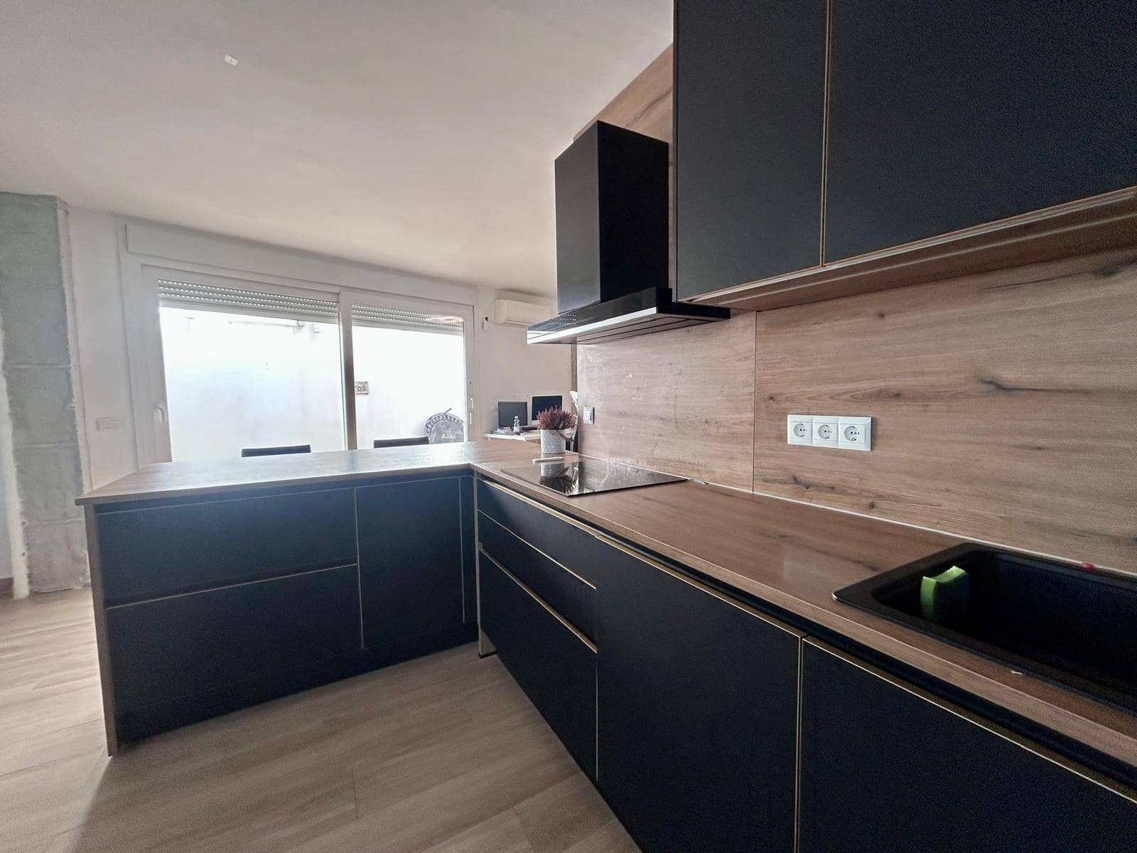 3 soveværelse Rækkehus til salg i Malaga by med swimmingpool garage - € 880.000 (Ref: 10177373)