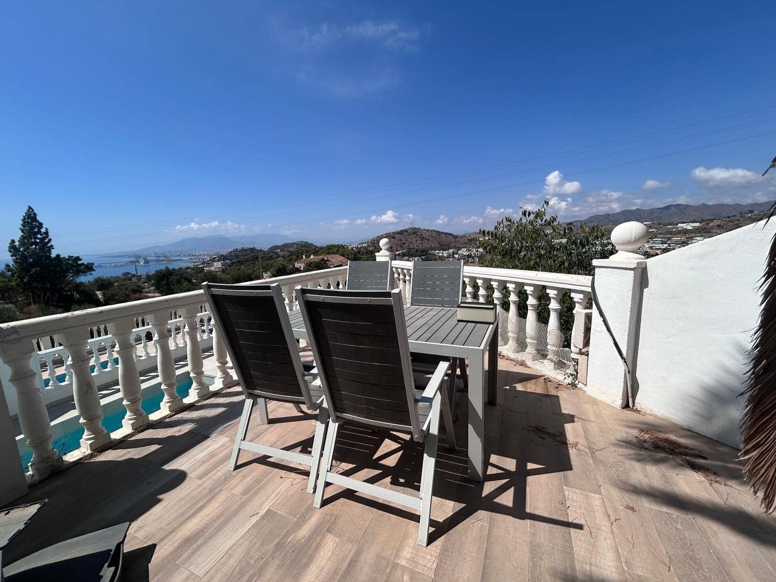 3 soveværelse Rækkehus til salg i Malaga by med swimmingpool garage - € 880.000 (Ref: 10177373)