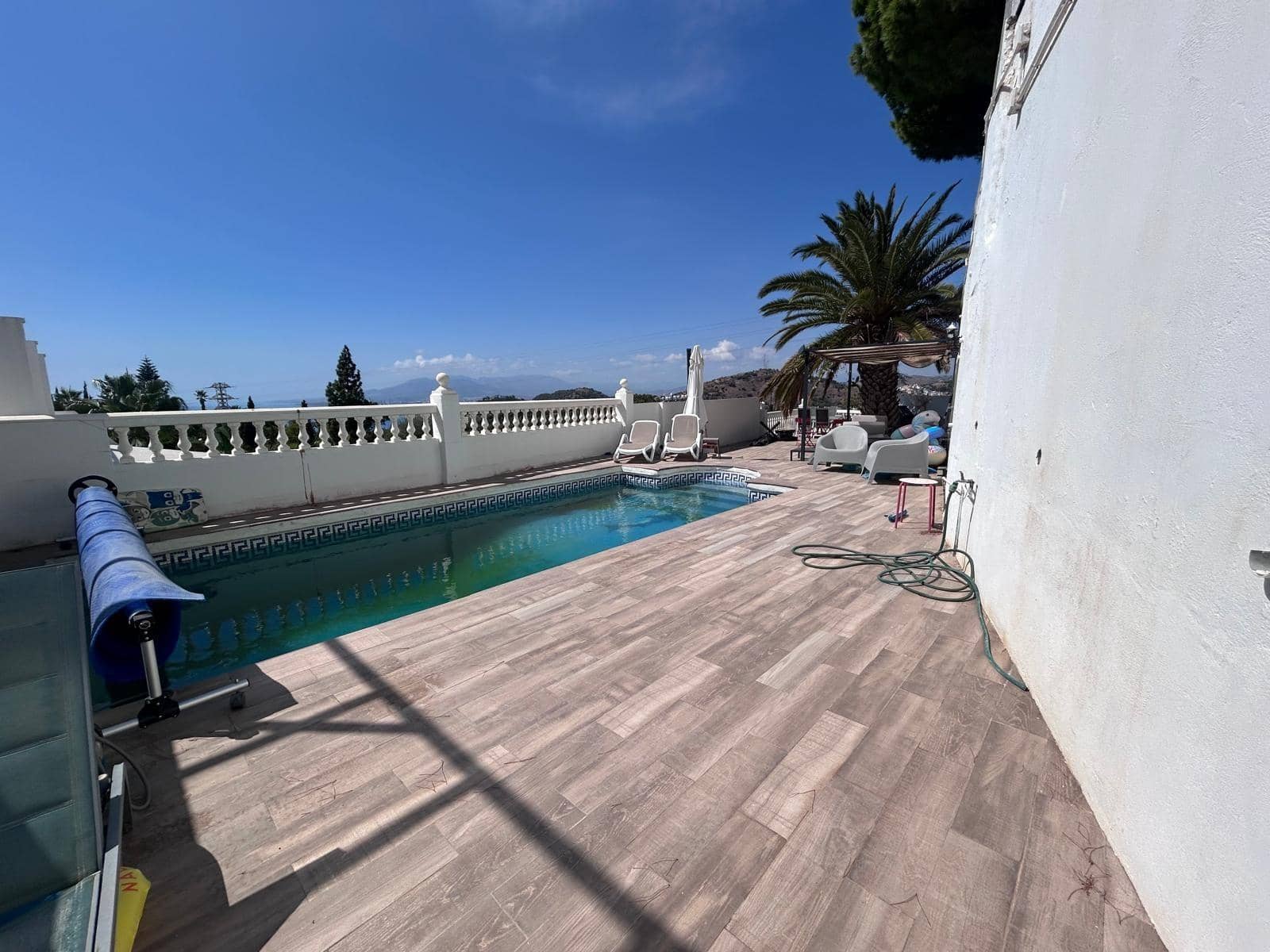 3 soveværelse Rækkehus til salg i Malaga by med swimmingpool garage - € 880.000 (Ref: 10177373)