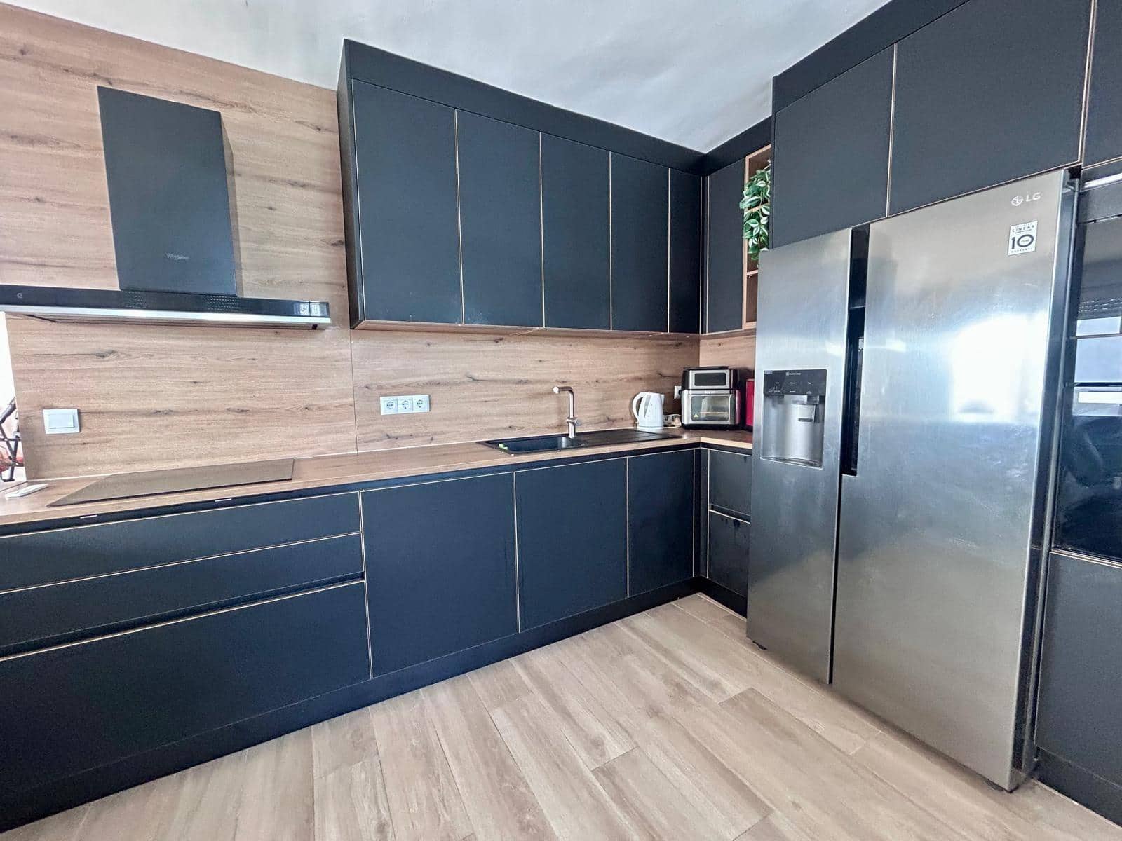 3 soveværelse Rækkehus til salg i Malaga by med swimmingpool garage - € 880.000 (Ref: 10177373)