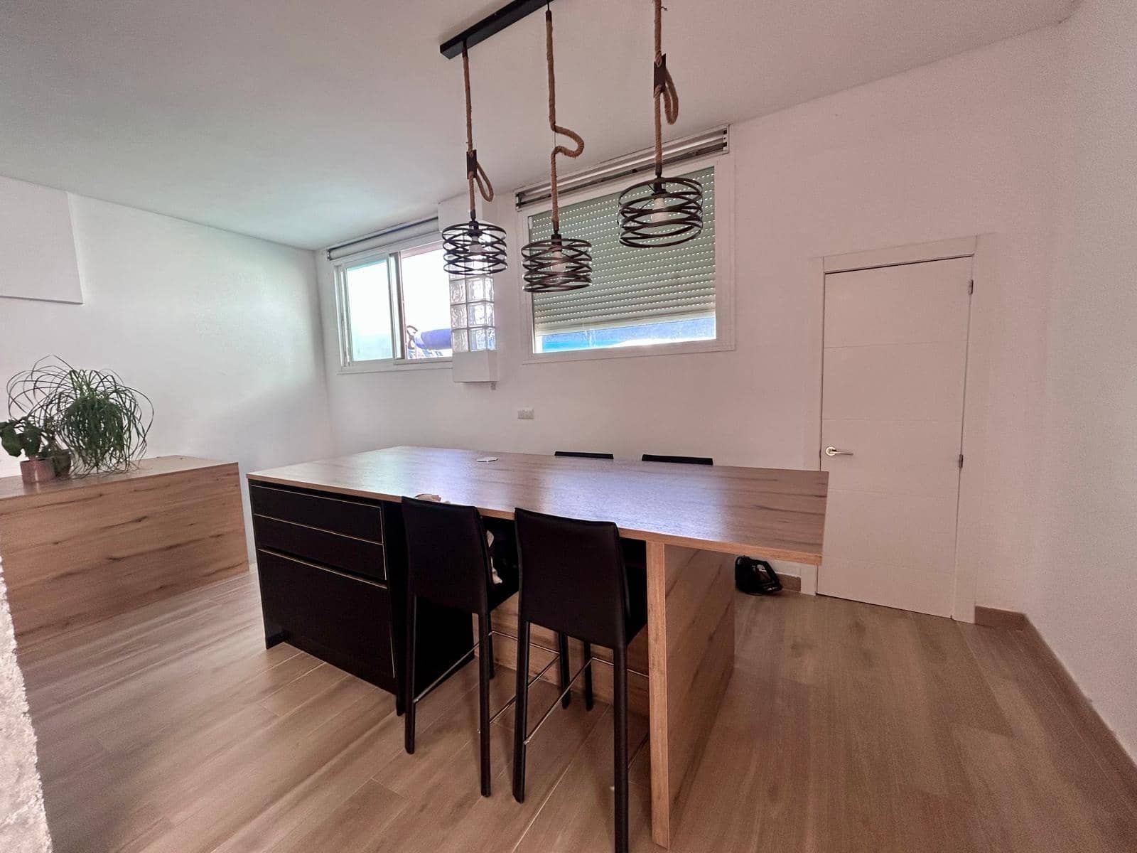 3 soveværelse Rækkehus til salg i Malaga by med swimmingpool garage - € 880.000 (Ref: 10177373)