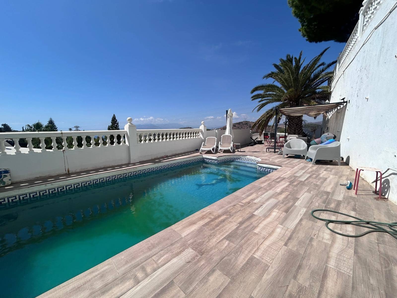 3 soveværelse Rækkehus til salg i Malaga by med swimmingpool garage - € 880.000 (Ref: 10177373)