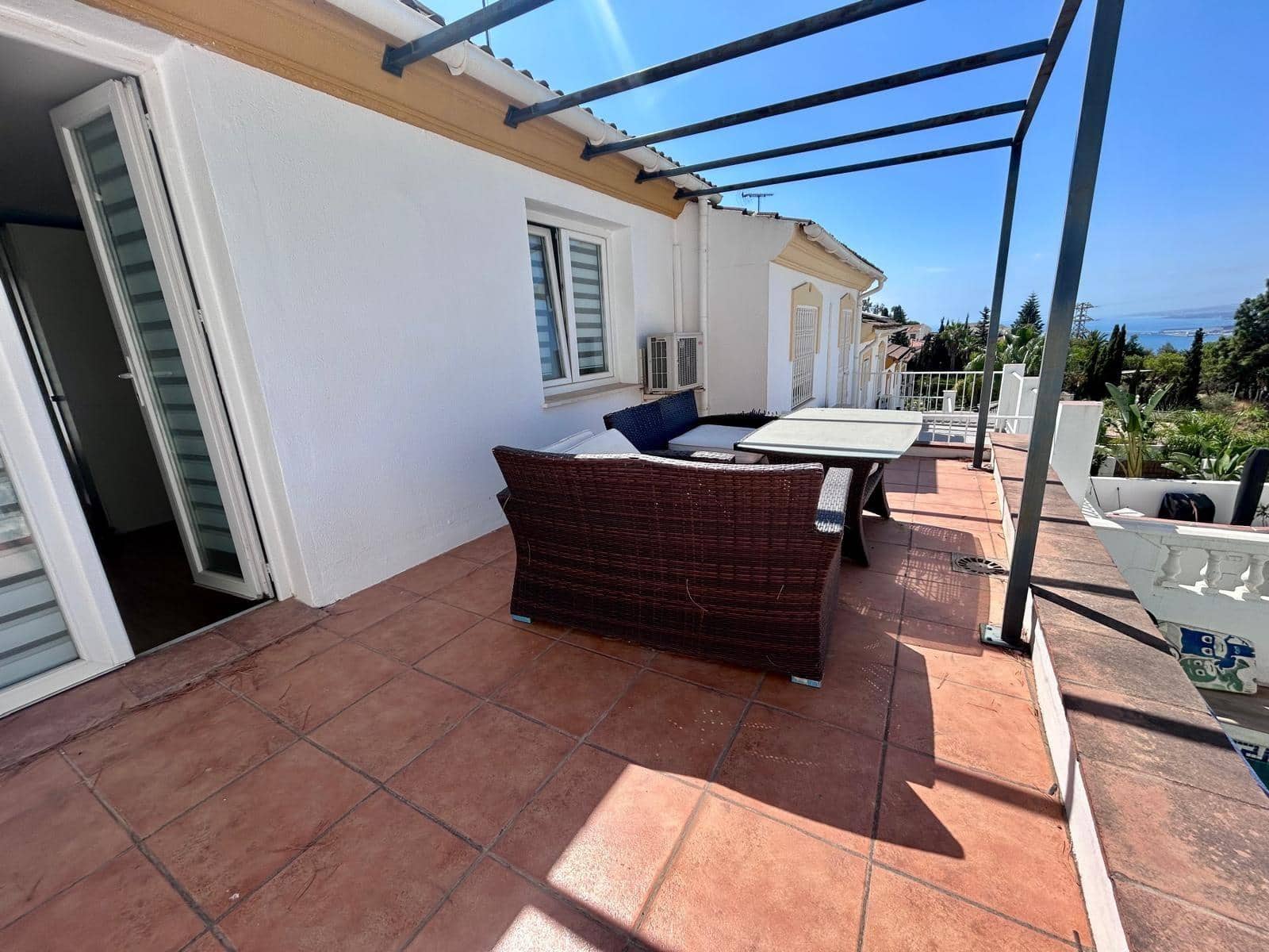 3 soveværelse Rækkehus til salg i Malaga by med swimmingpool garage - € 880.000 (Ref: 10177373)