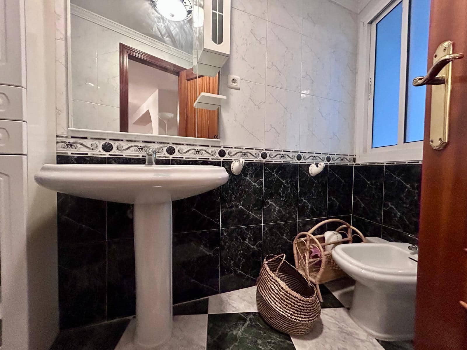 3 soveværelse Rækkehus til salg i Malaga by med swimmingpool garage - € 880.000 (Ref: 10177373)