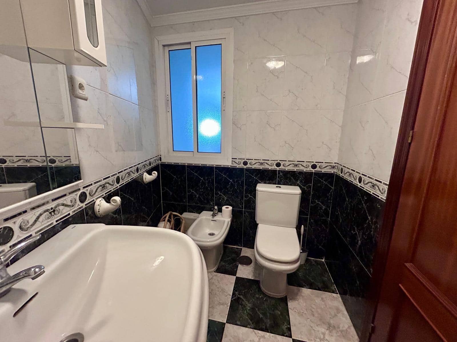 3 soveværelse Rækkehus til salg i Malaga by med swimmingpool garage - € 880.000 (Ref: 10177373)